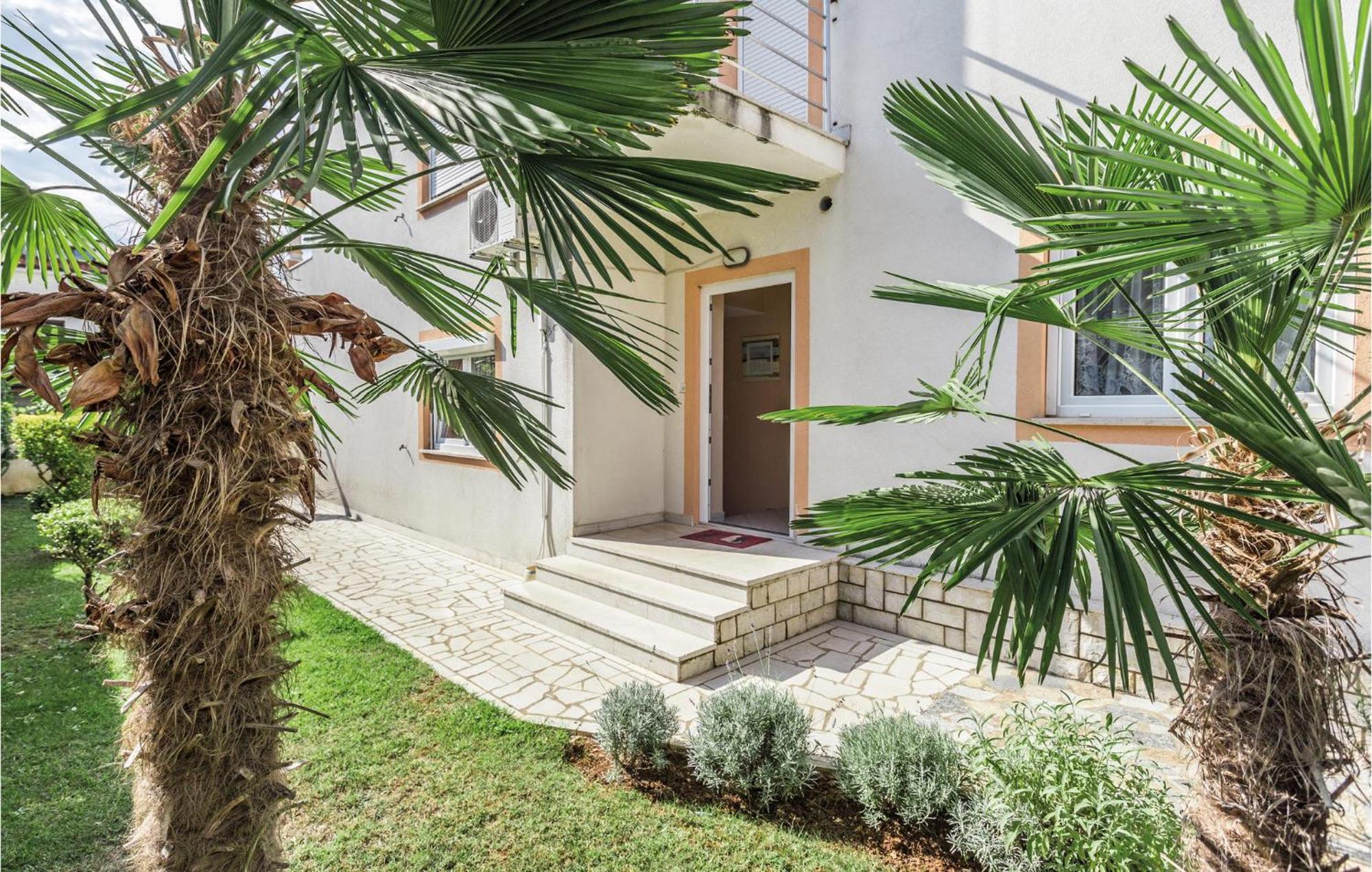 1 Bedroom Beautiful Apartment In Poreč Buitenkant foto